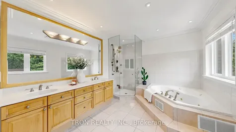 59 Norton Avenue Toronto ON M2N 4A2