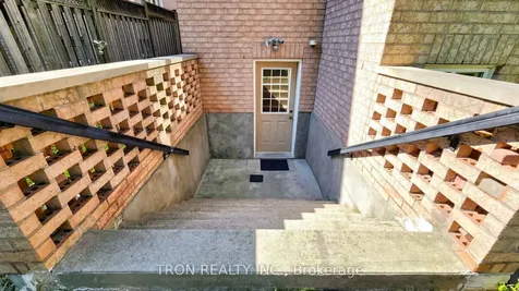59 Norton Avenue Toronto ON M2N 4A2