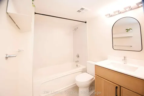 21 Hillcrest Avenue Toronto ON M2N 7K2