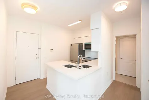 21 Hillcrest Avenue Toronto ON M2N 7K2