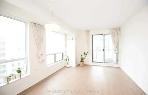 21 Hillcrest Avenue Toronto ON M2N 7K2