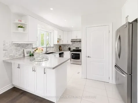 8 Southwell Drive Toronto ON M3B 2N7
