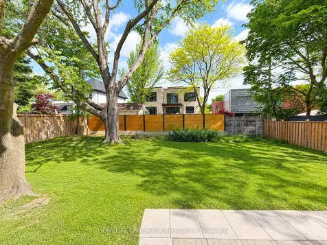 8 Southwell Drive Toronto ON M3B 2N7