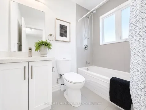 8 Southwell Drive Toronto ON M3B 2N7