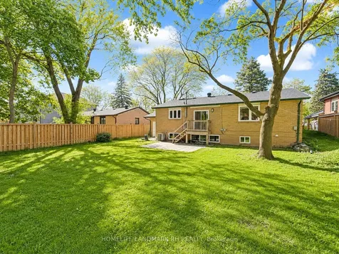 8 Southwell Drive Toronto ON M3B 2N7