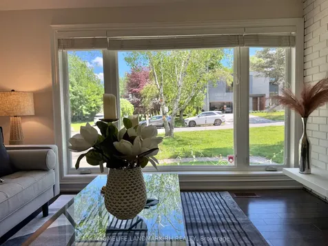 8 Southwell Drive Toronto ON M3B 2N7