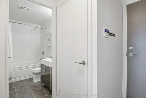 160 Vanderhoof Avenue Toronto ON M4G 2G6