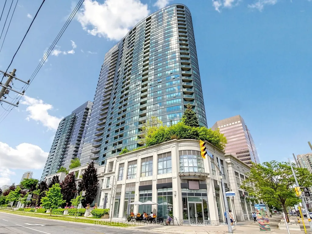 15 Greenview Avenue Toronto ON M2M 4M7
