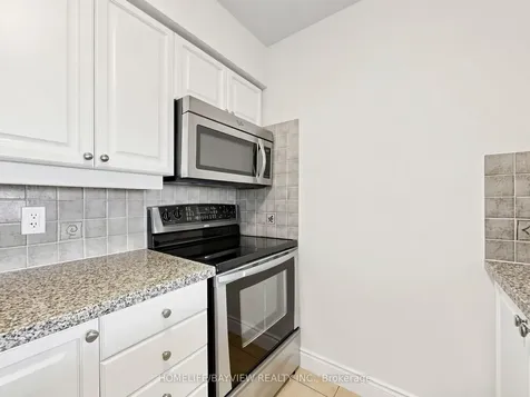 15 Greenview Avenue Toronto ON M2M 4M7