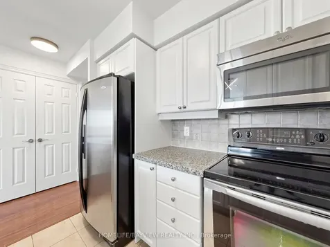 15 Greenview Avenue Toronto ON M2M 4M7