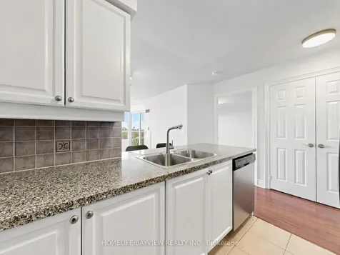 15 Greenview Avenue Toronto ON M2M 4M7