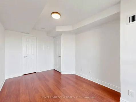 15 Greenview Avenue Toronto ON M2M 4M7