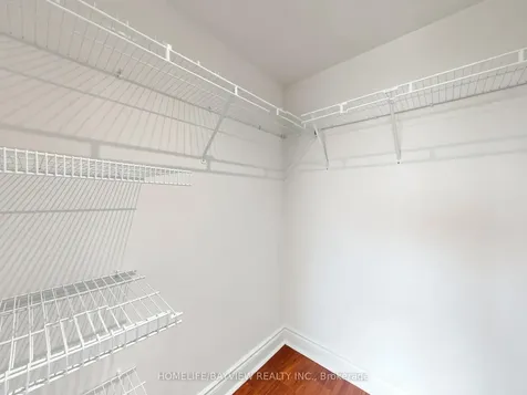 15 Greenview Avenue Toronto ON M2M 4M7