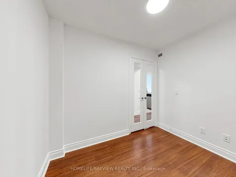 15 Greenview Avenue Toronto ON M2M 4M7