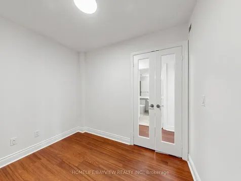 15 Greenview Avenue Toronto ON M2M 4M7