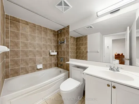 15 Greenview Avenue Toronto ON M2M 4M7