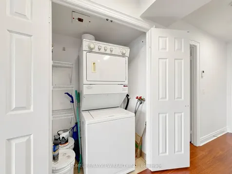 15 Greenview Avenue Toronto ON M2M 4M7