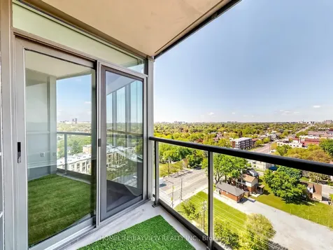 15 Greenview Avenue Toronto ON M2M 4M7