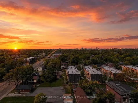 15 Greenview Avenue Toronto ON M2M 4M7