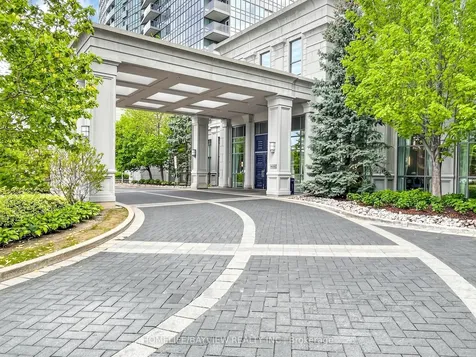15 Greenview Avenue Toronto ON M2M 4M7