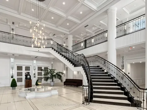 15 Greenview Avenue Toronto ON M2M 4M7