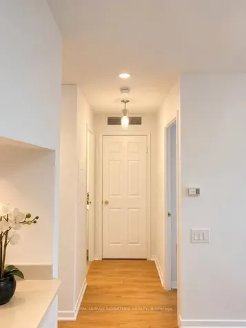 8 Hillcrest Avenue Toronto ON M2N 6Y6