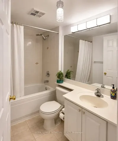 8 Hillcrest Avenue Toronto ON M2N 6Y6
