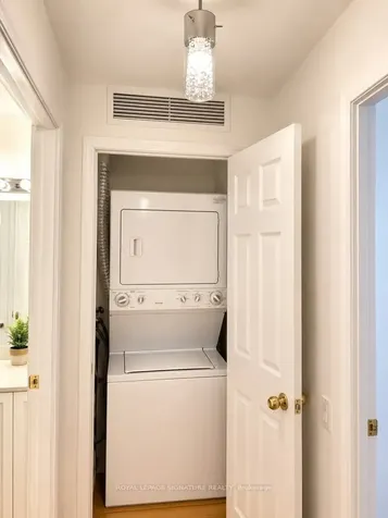 8 Hillcrest Avenue Toronto ON M2N 6Y6