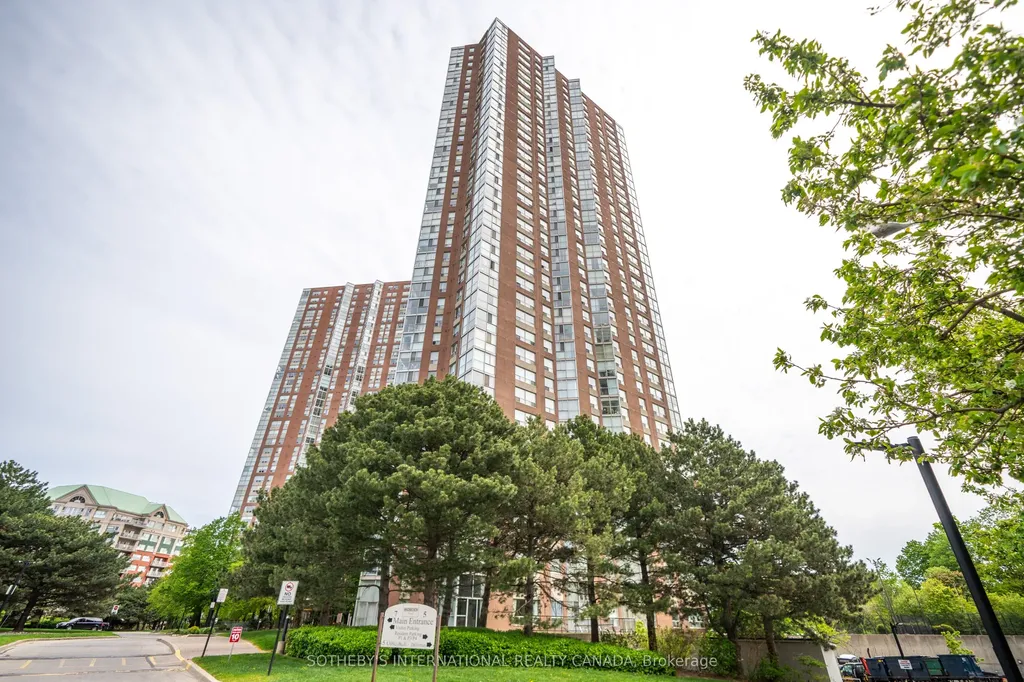 5 Concord Place Toronto ON M3C 3M8