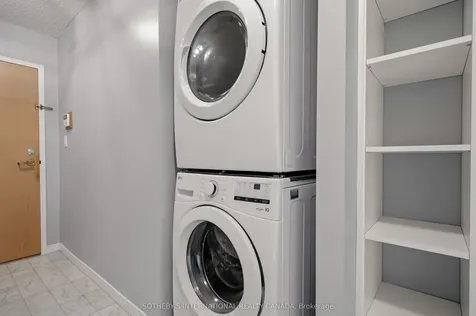 5 Concord Place Toronto ON M3C 3M8