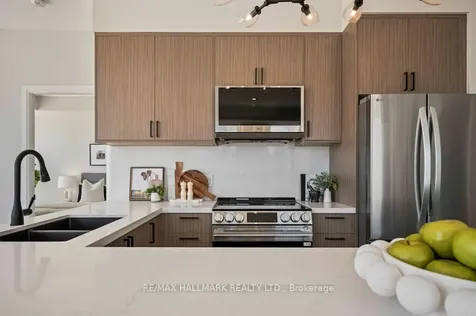736 Spadina Avenue Toronto ON M5J 2J6