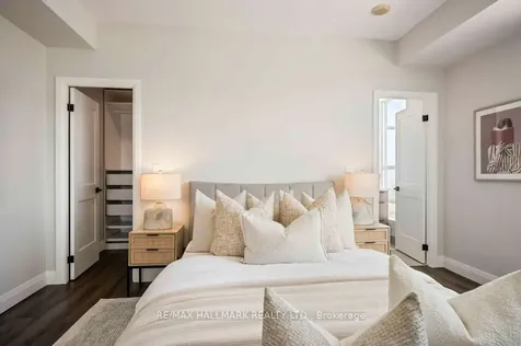 736 Spadina Avenue Toronto ON M5J 2J6