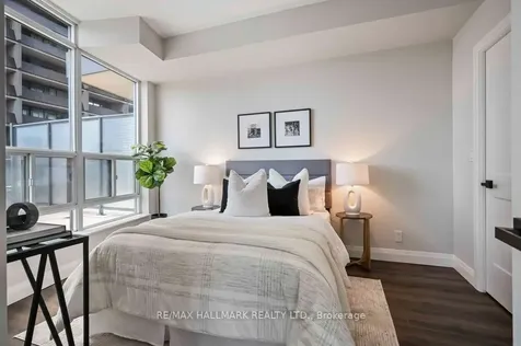 736 Spadina Avenue Toronto ON M5J 2J6