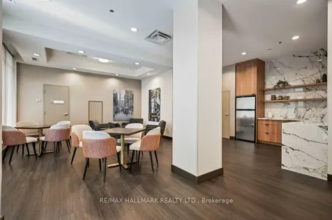 736 Spadina Avenue Toronto ON M5J 2J6