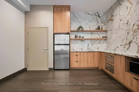 736 Spadina Avenue Toronto ON M5J 2J6