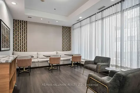 736 Spadina Avenue Toronto ON M5J 2J6