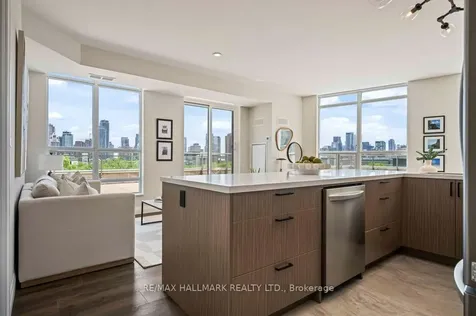 736 Spadina Avenue Toronto ON M5J 2J6