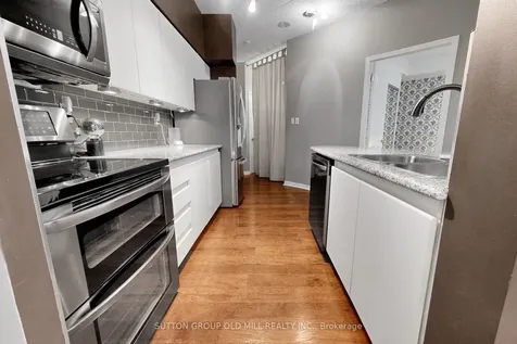 228 Queens Quay W Toronto ON M5J 2X1