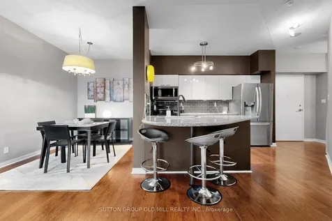 228 Queens Quay W Toronto ON M5J 2X1