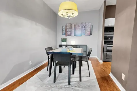 228 Queens Quay W Toronto ON M5J 2X1