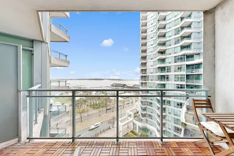 228 Queens Quay W Toronto ON M5J 2X1