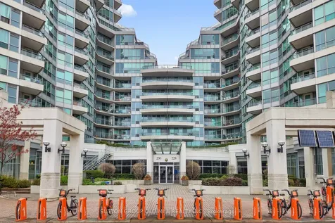 228 Queens Quay W Toronto ON M5J 2X1