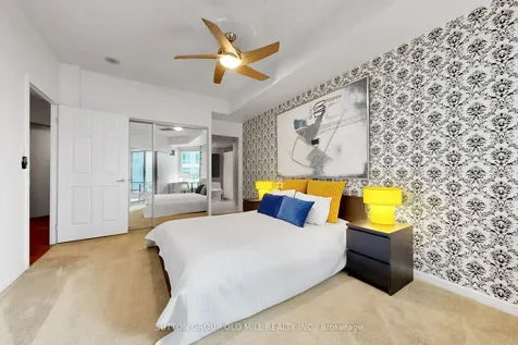 228 Queens Quay W Toronto ON M5J 2X1