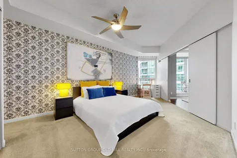 228 Queens Quay W Toronto ON M5J 2X1