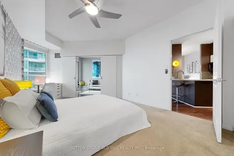 228 Queens Quay W Toronto ON M5J 2X1