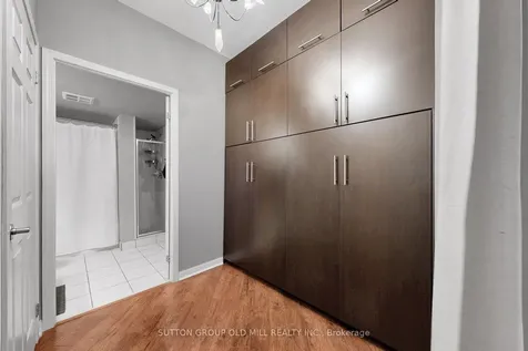 228 Queens Quay W Toronto ON M5J 2X1