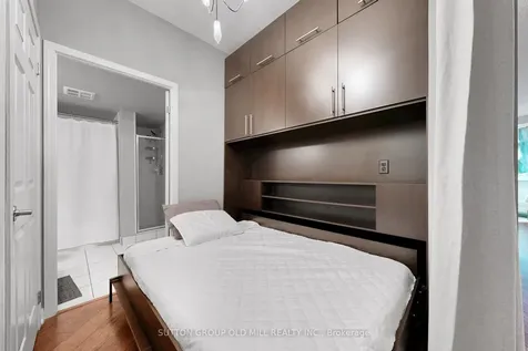 228 Queens Quay W Toronto ON M5J 2X1