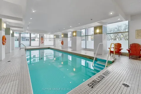 228 Queens Quay W Toronto ON M5J 2X1