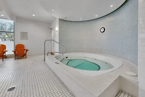 228 Queens Quay W Toronto ON M5J 2X1
