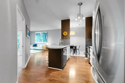 228 Queens Quay W Toronto ON M5J 2X1